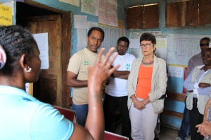 Health extension worker briefing Ambassador Haslach and GOAL Ethiopia staffers about services provided at the health post የጤና ኤክስተንሽን ባለሙያዋ ለአምባሳደር ሃስላክና ለጎል ኢትዮጵያ የሥራ ባልደረቦች በጤና ኬላው ስለሚሰጡ አገልግሎቶች ገላጻ በሰጡበት ወቅት